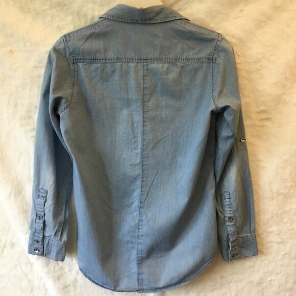 Red Tulips Blue 3/4 Button Up Long Sleeve Shirt - Picture 6 of 10